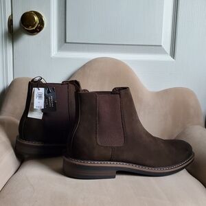 NWT Chelsea Suede Boots Size 9.5 VDark Brown Color